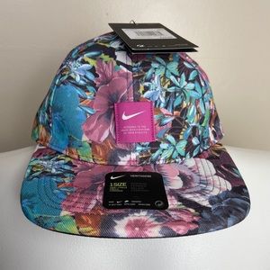 Womens Nike Heritage86 Floral Golf Hat 